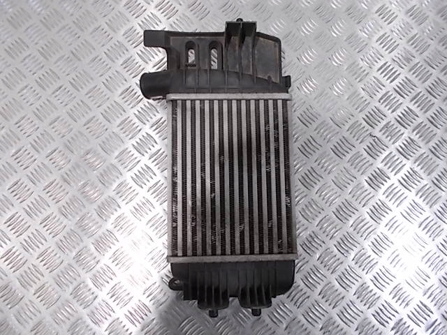 Радіатор інтеркулер toyota yaris 2 05-11 jd127000-0930 оригінал Недорого