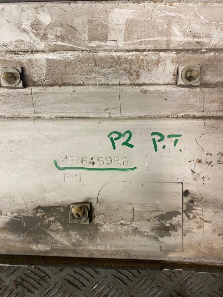 фото №5, Молдинг двері правий задня накладка mitsubishi pajero ii 5d mb646986