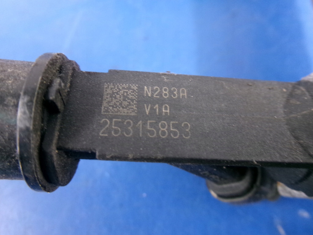 фото №6, Tacuma 2.0 16v молдинг питающая форсунки 90411551 25315853