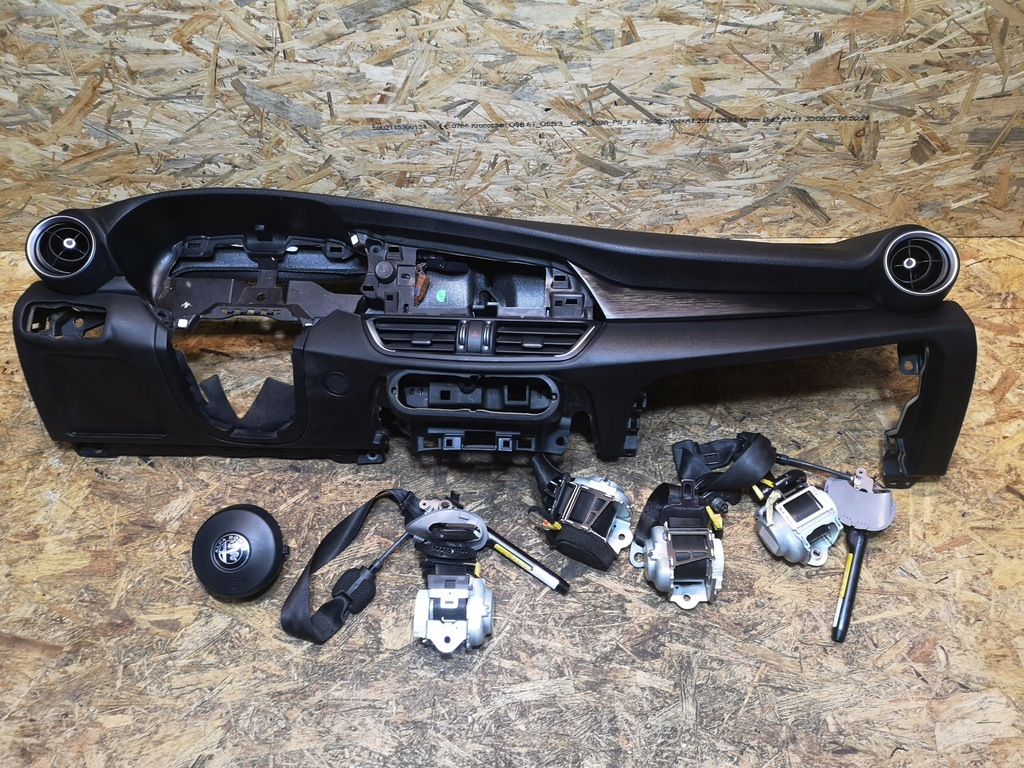 фото №1, Alfa romeo giulia приборная панель подушки безопасности ремни kompl