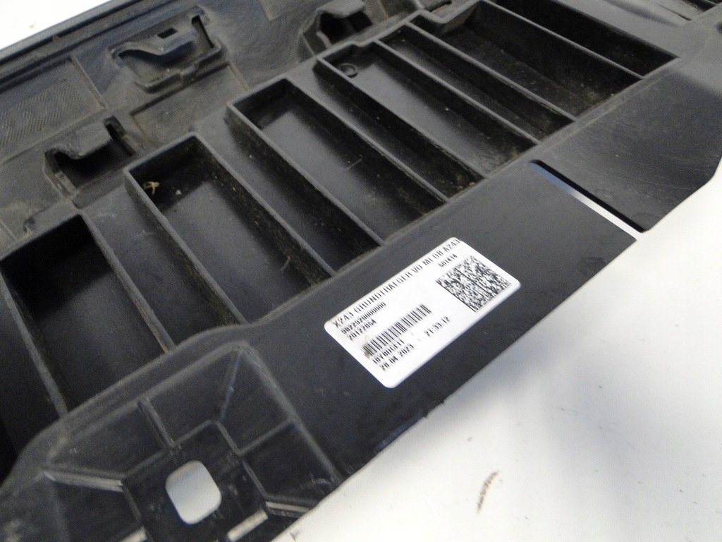 фото №12, Mercedes góra бампера передній eqb 243 x243 a2438802002