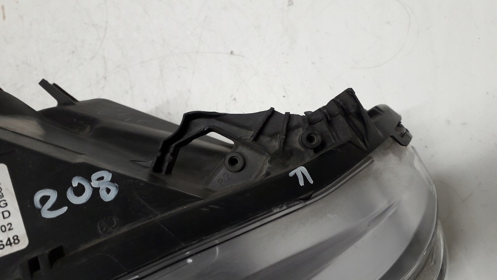 фото №16, Peugeot 208 1 i 12- лампа правая перед 9802221280