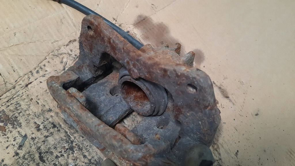 фото №4, Супорт гальмівний лівий перед volvo v40 s40