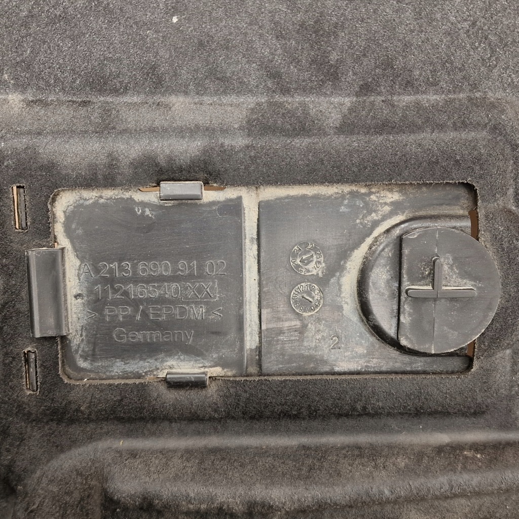 Праве передні підкрилок mercedes sl 43 amg r232 в Україні