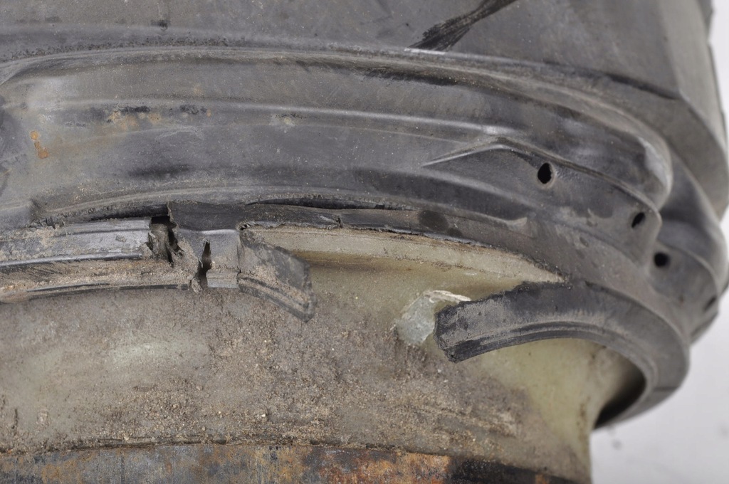 фото №8, Mercedes w212 amg подушка подвеска правая