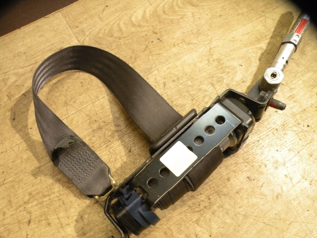 Volvo s40 v40 97-03 ремень безопасности левое  перед с Разборки