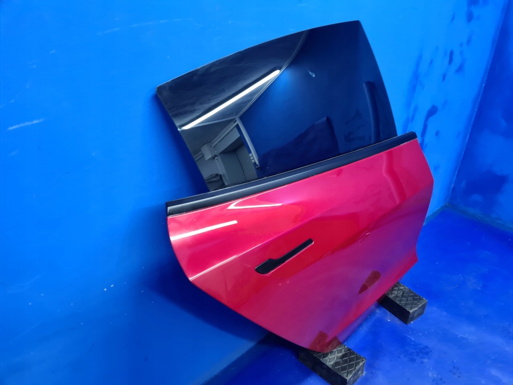 Tesla model 3 рестайлинг  -23 дверь правое  задняя правый  задняя коплектная  оригинал Недорого