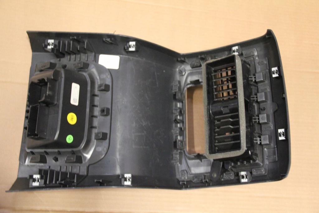 фото №9, Корпус туннель решётки вентиляции vw atlas 3cn864298