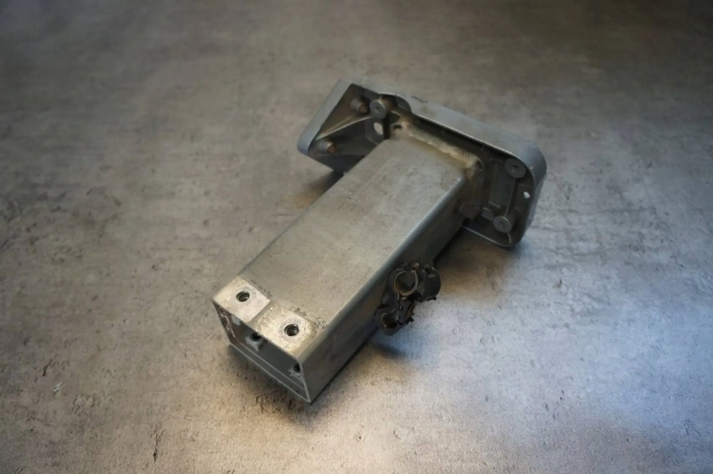 фото №1, Зона деформации лонжерон правая audi tt 8j 8j0806110d