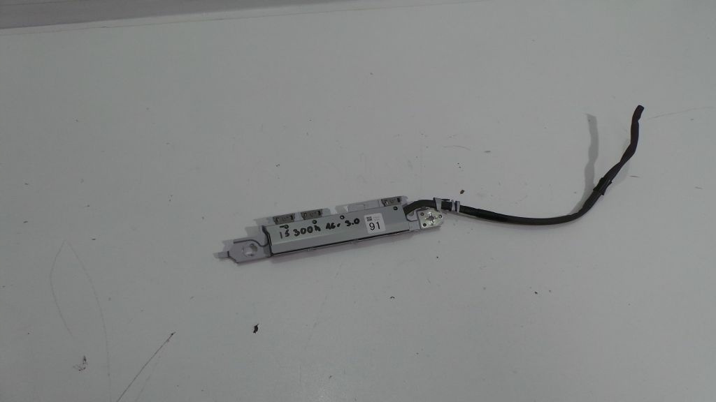 фото №1, Lexus is 300h 200t 2016r усилитель антенный