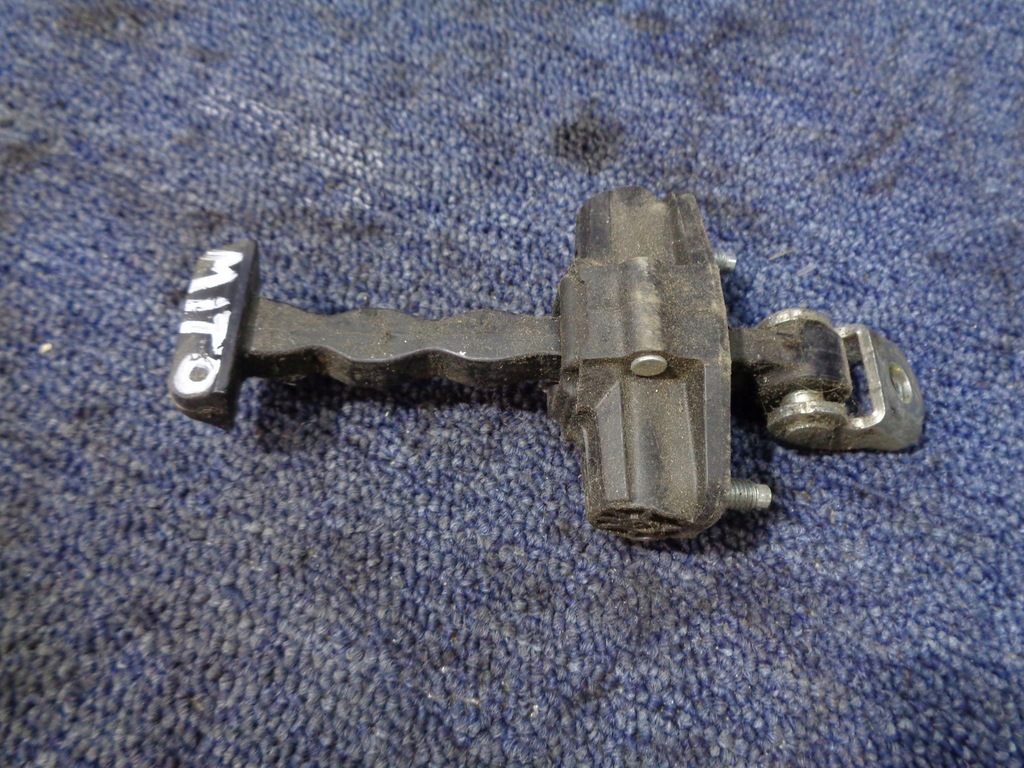 фото №1, Обмежувач двері alfa romeo mito 2008- передній