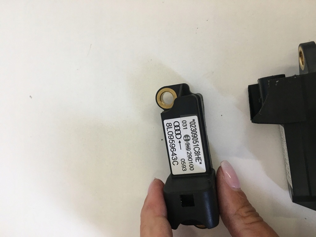 фото №15, Датчик удару audi a3 8l 1996-2000r 8l0959643c