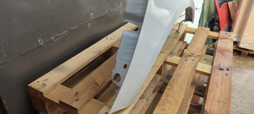 Крыло  правый  стальной tesla model 3 3 07.17-12.23r дорестайлинг  лак ppsw Цена