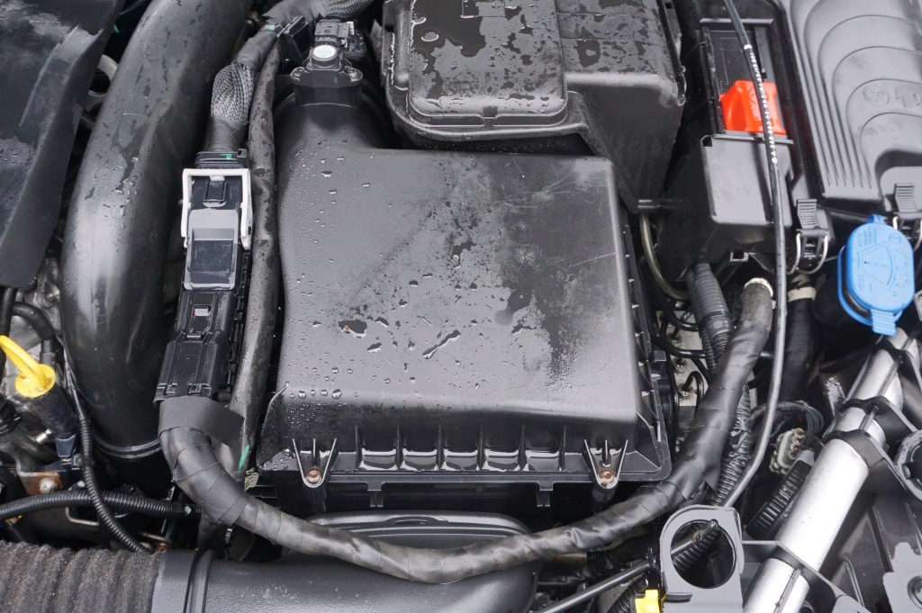 Корпус фільтра повітря 2.2 дизель infiniti qx30 q30 mercedes w176 w156 Доставка