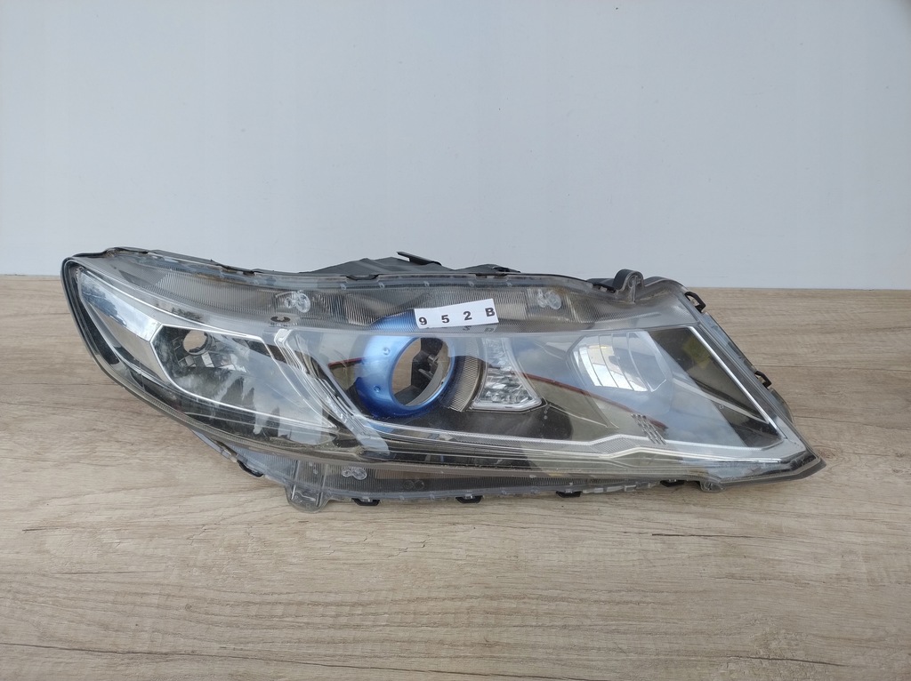 фото №1, Honda odyssey 12-14 rok права лампа перед ксенон