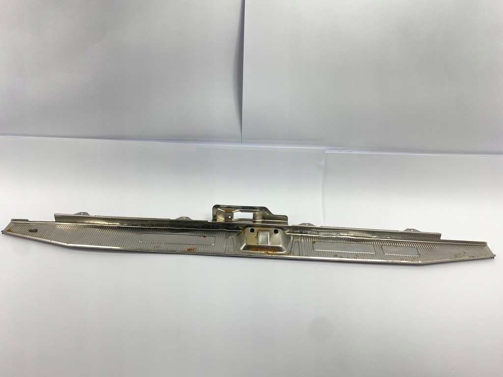 Купити Молдинг кришки багажника накладка захист хром mercedes w124 kombi 1246980089