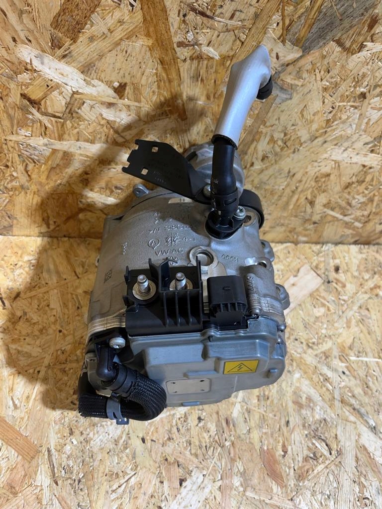 Комплектный  генератор audi q7 q8 3.0 tdi 22r 29 km 4n0903028q оригинал ideał Киев