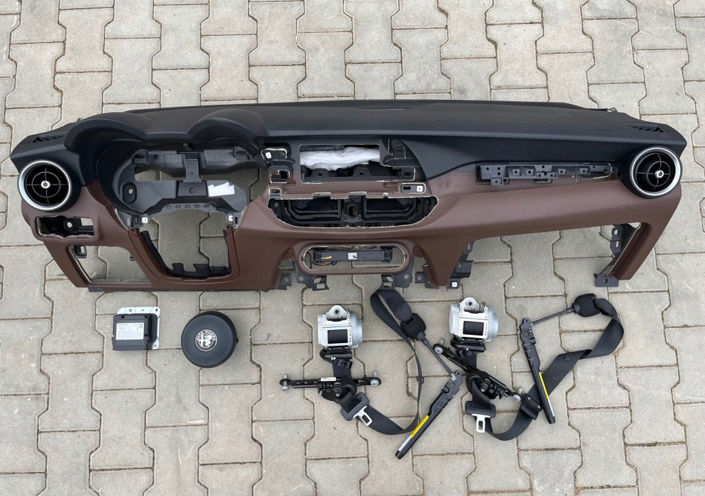 Купити Панель приладів приладова перед alfa romeo stelvio