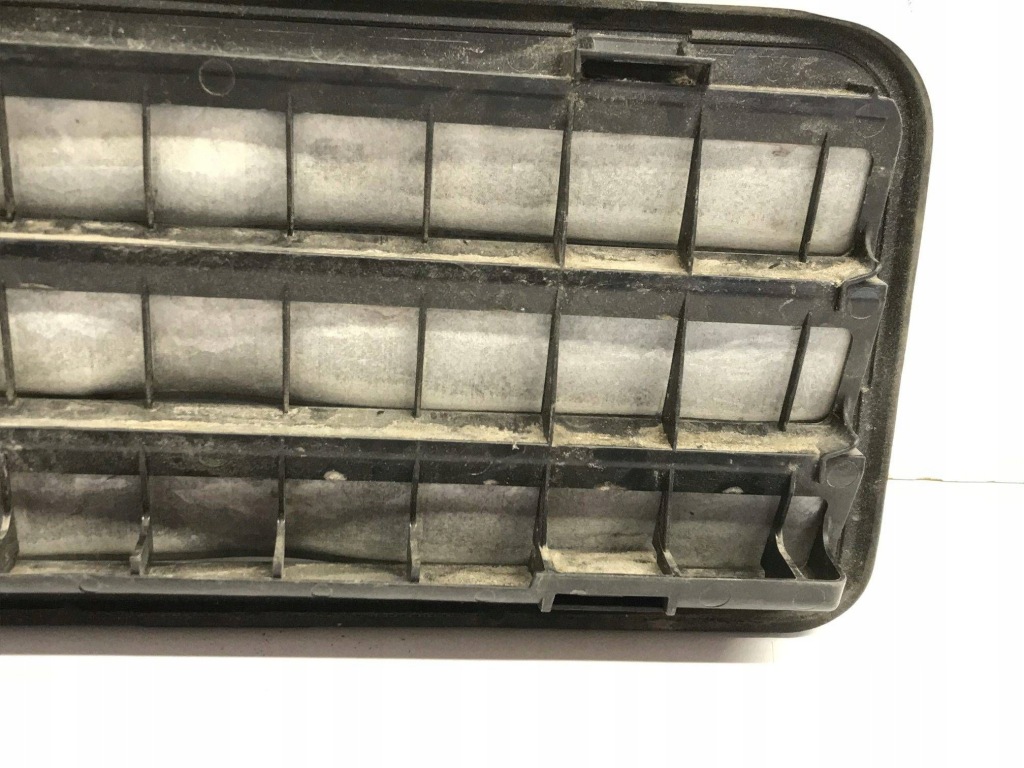 фото №9, Tesla model 3 2021 решітка вентиляційна pod бампером заднім 109875100c