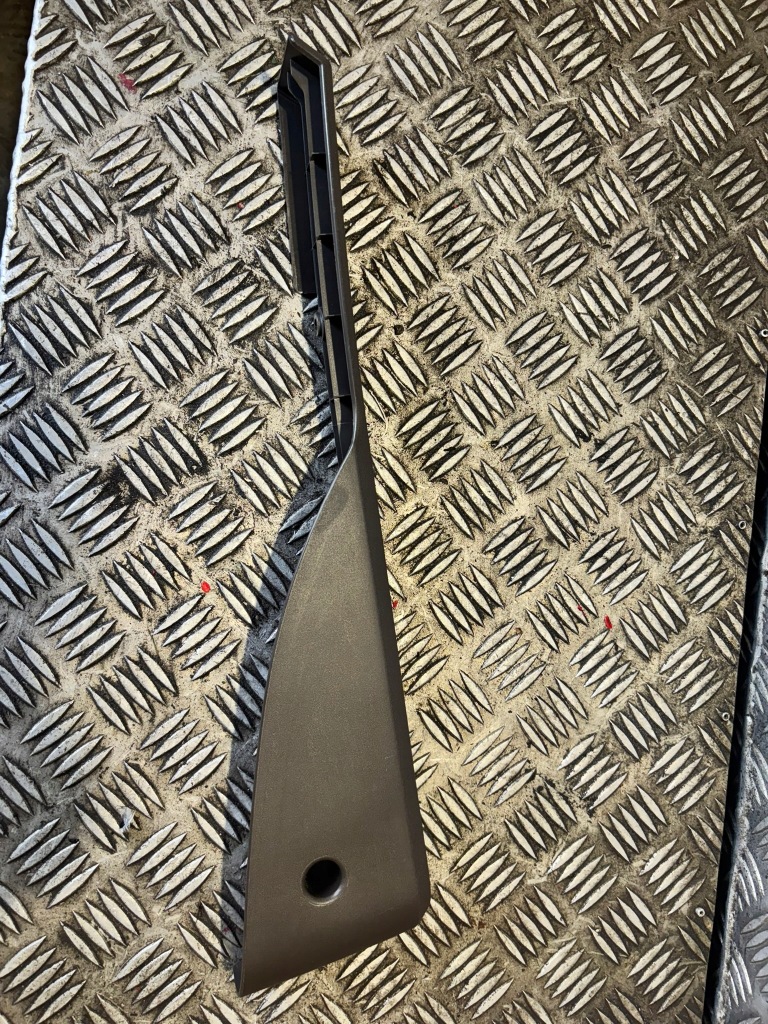 фото №1, Захист стійка поріг 735383147 lancia musa права передня оригінал