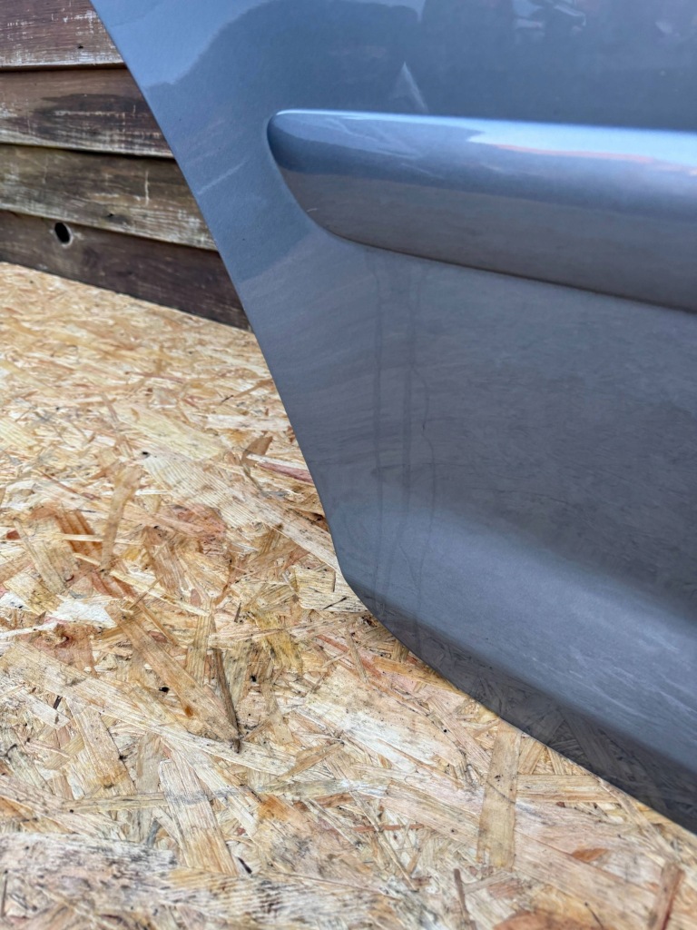 Дверь задние правый  сторона volkswagen golf plus цвет la7t Доставка