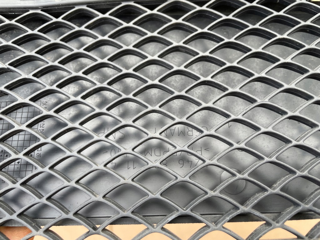 Mercedes b klasa w246 решётка перед + рамка номерного знака a2468852322 a2468801144 с Разборки