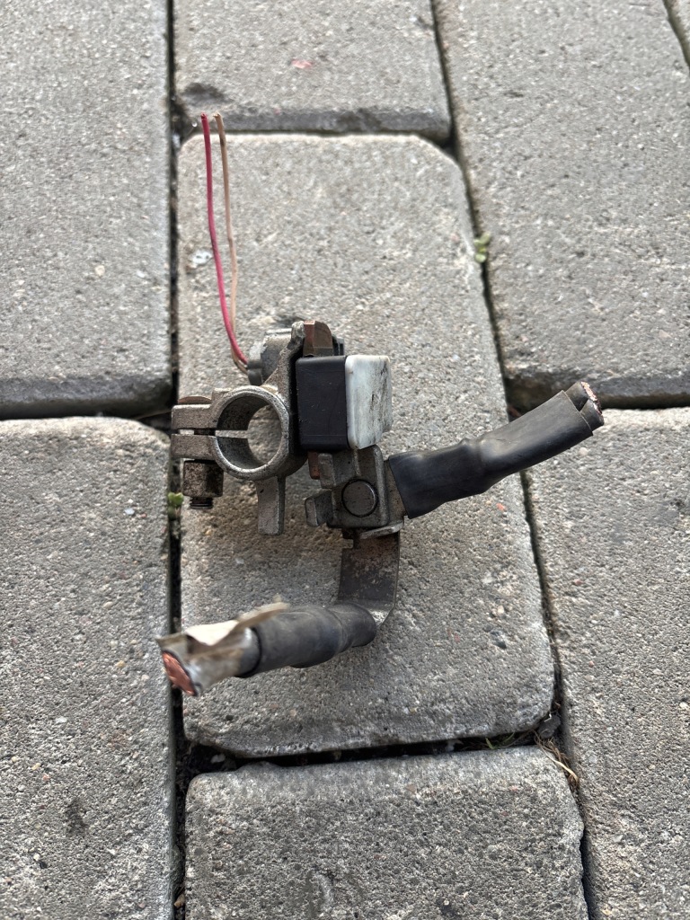 фото №1, Renault master iii lift клема мінусова 250820605r