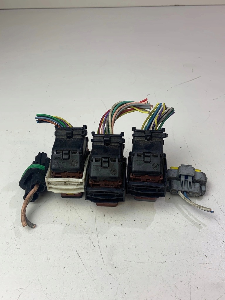 фото №5, Роз'єми штекер колодка коробка запобіжників bsm r03