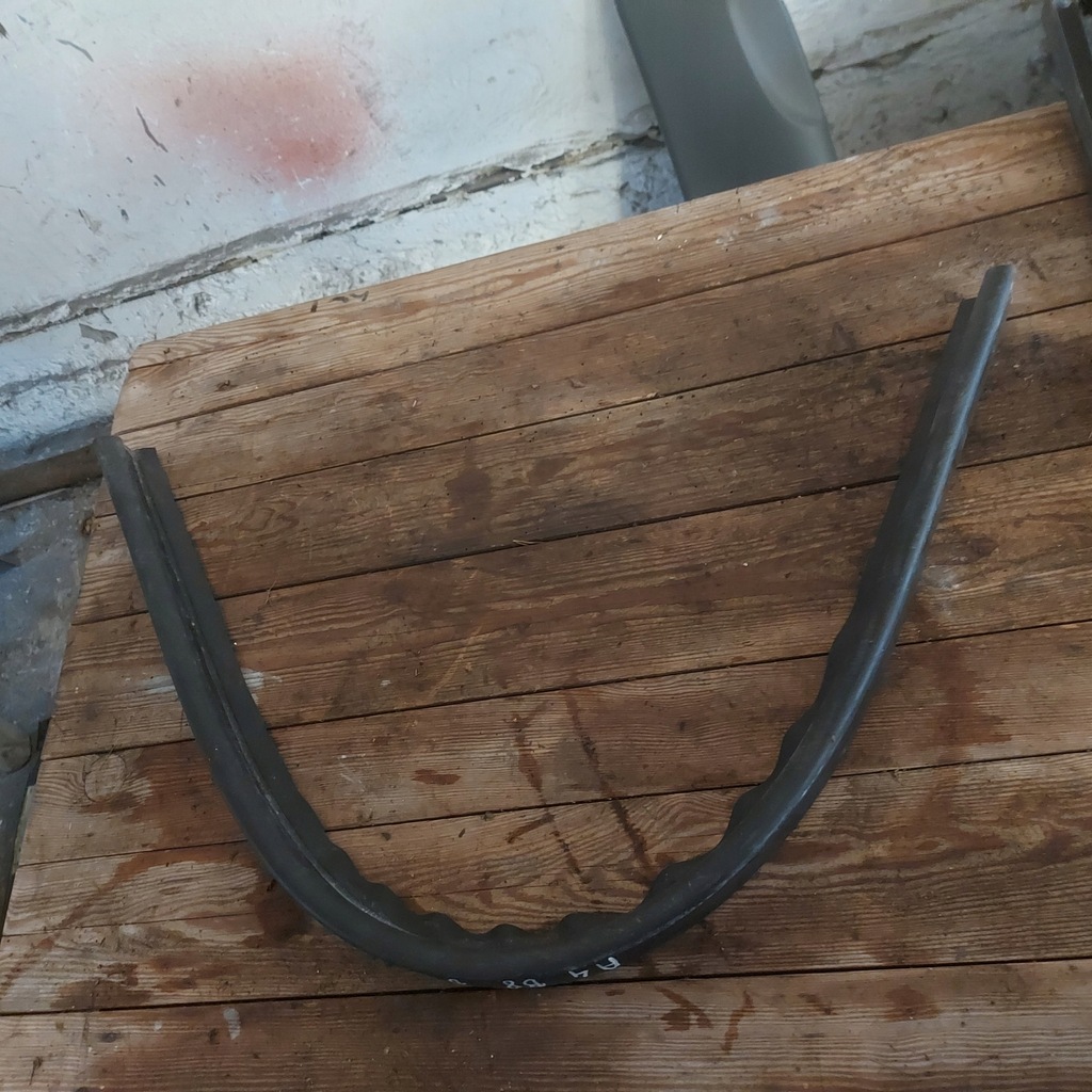 фото №1, Прокладка капот audi a4 b8