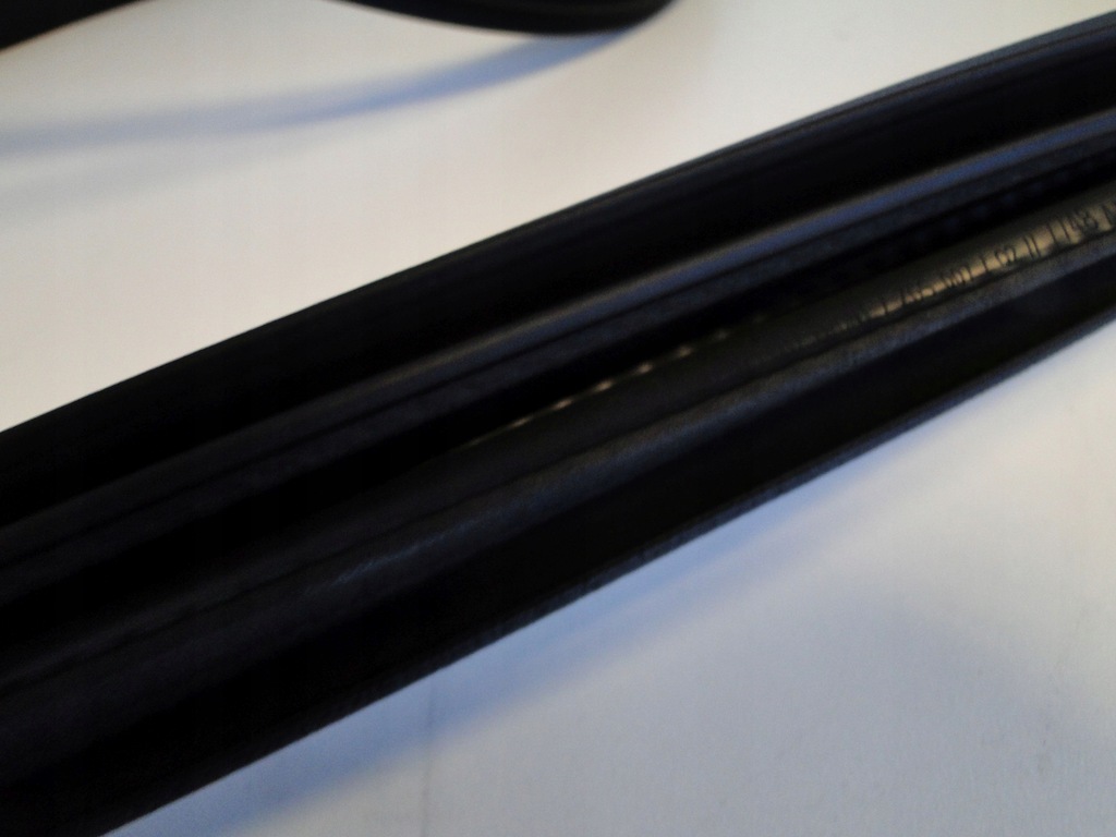 фото №12, Mercedes eqc 293 n293 прокладка край дверь левая передние