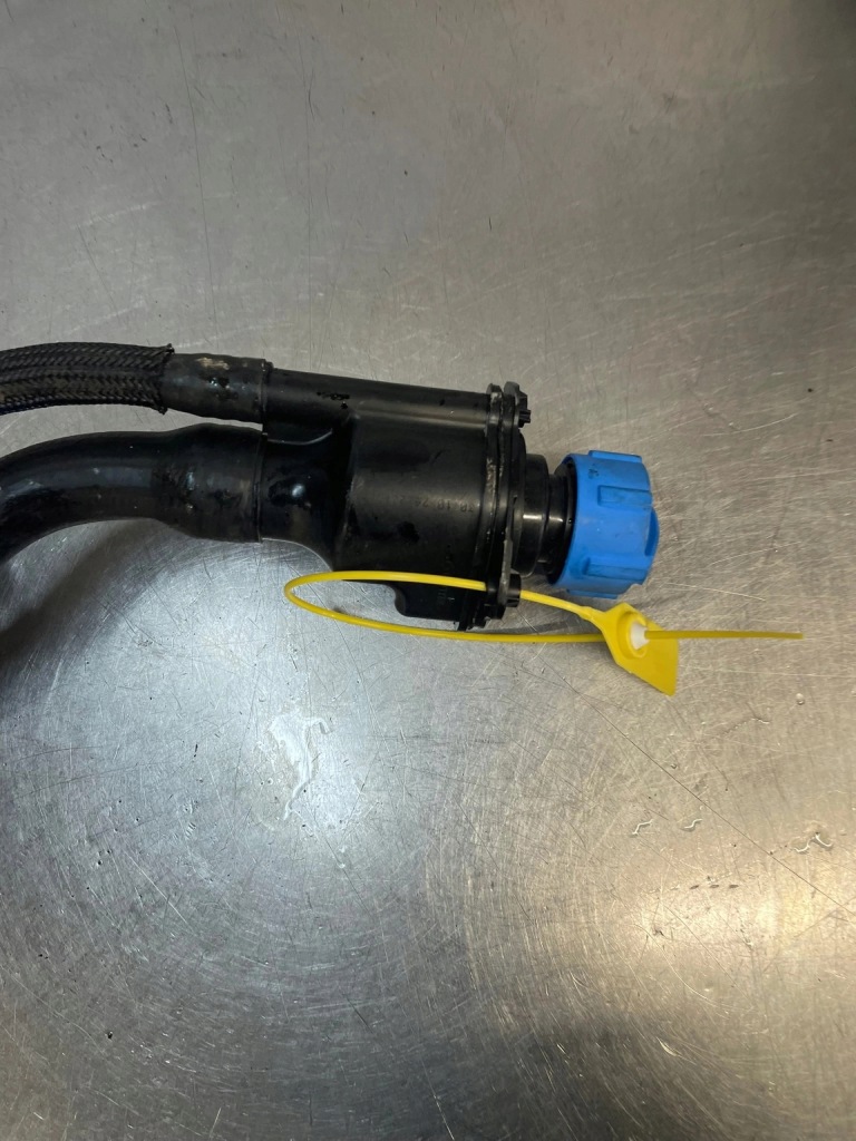 Заливна горловина кришка adblue патрубок renault trafic iii iv 172b05169r Ціна