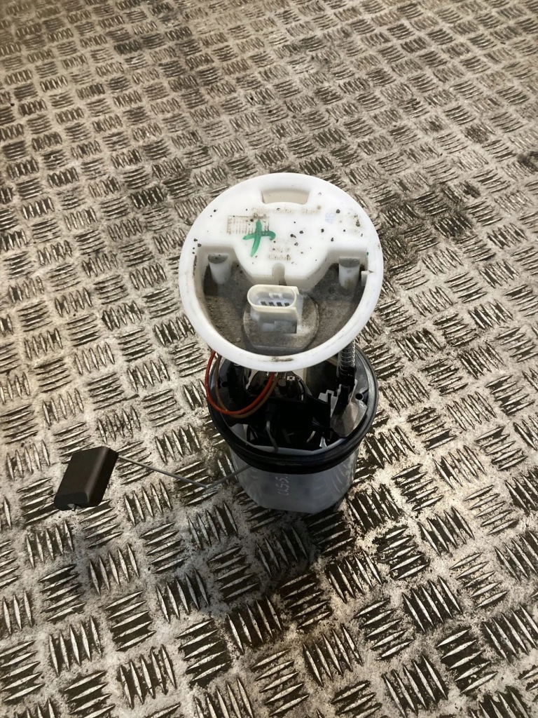 фото №1, Mercedes-benz cls c219 насос пального