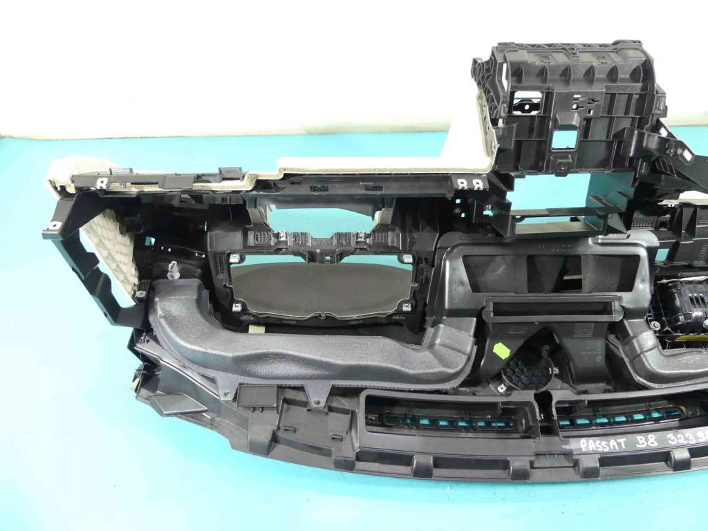 фото №12, Приборная панель консоль подушка vw passat b8 europa