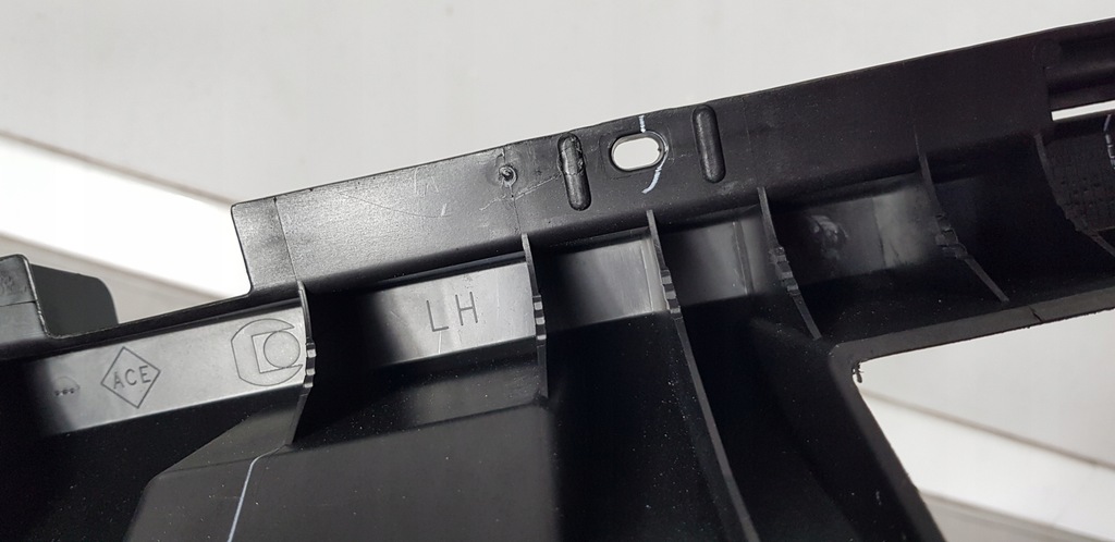 фото №7, Dacia duster кронштейн ліва накладки порога