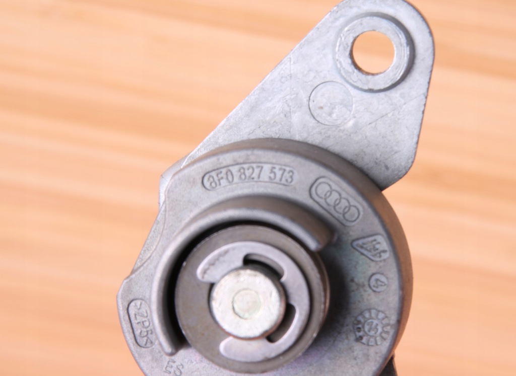 фото №8, Audi a8 d4 вкладка замка кришки багажника 8f0827573