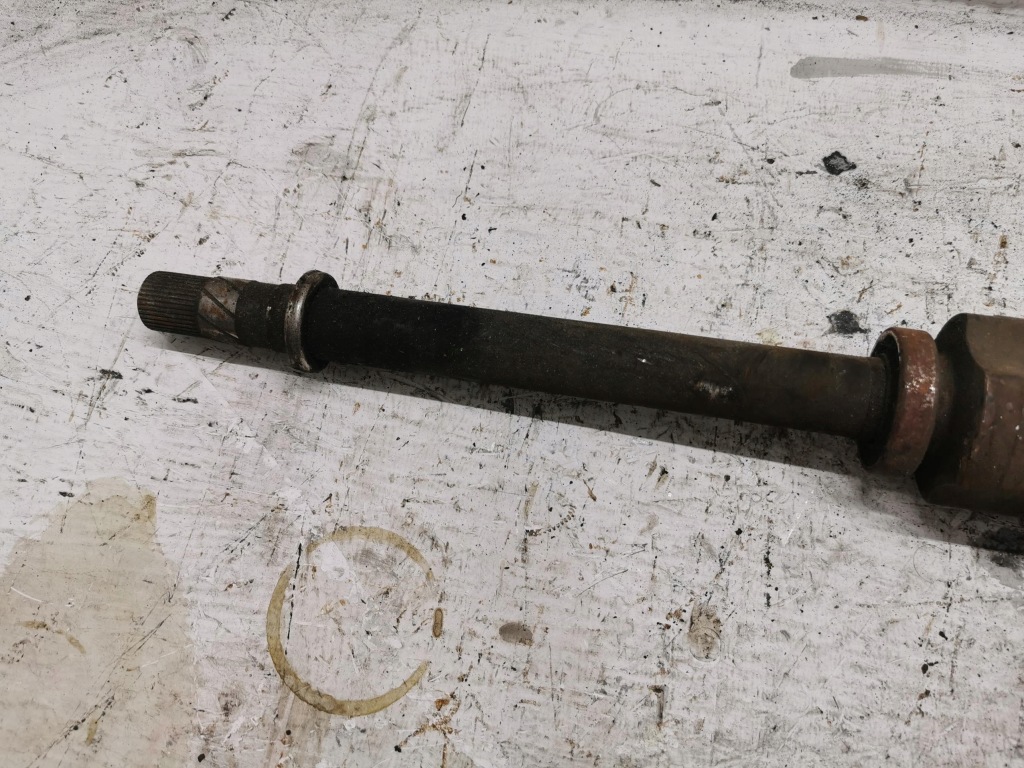 Приводной вал длинная правый  перед renault megane 2 1.9 dci Цена