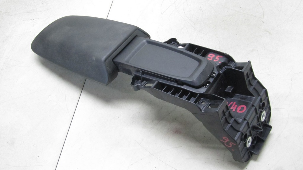 фото №1, Volvo v40 ii підлокітник шкіра 12-17 95