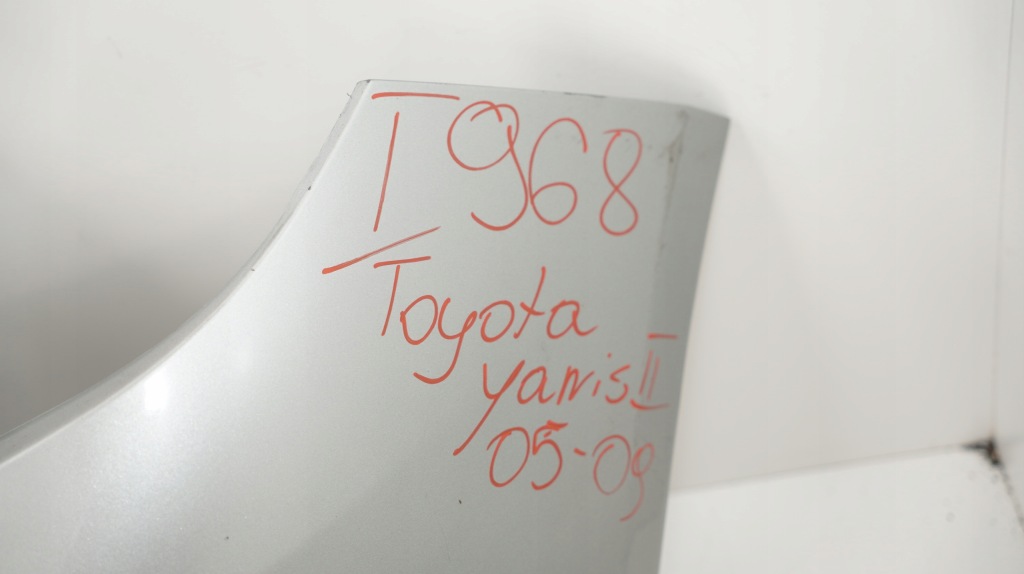 фото №7, Бампер перед передний toyota yaris ii 05-09r 1f8