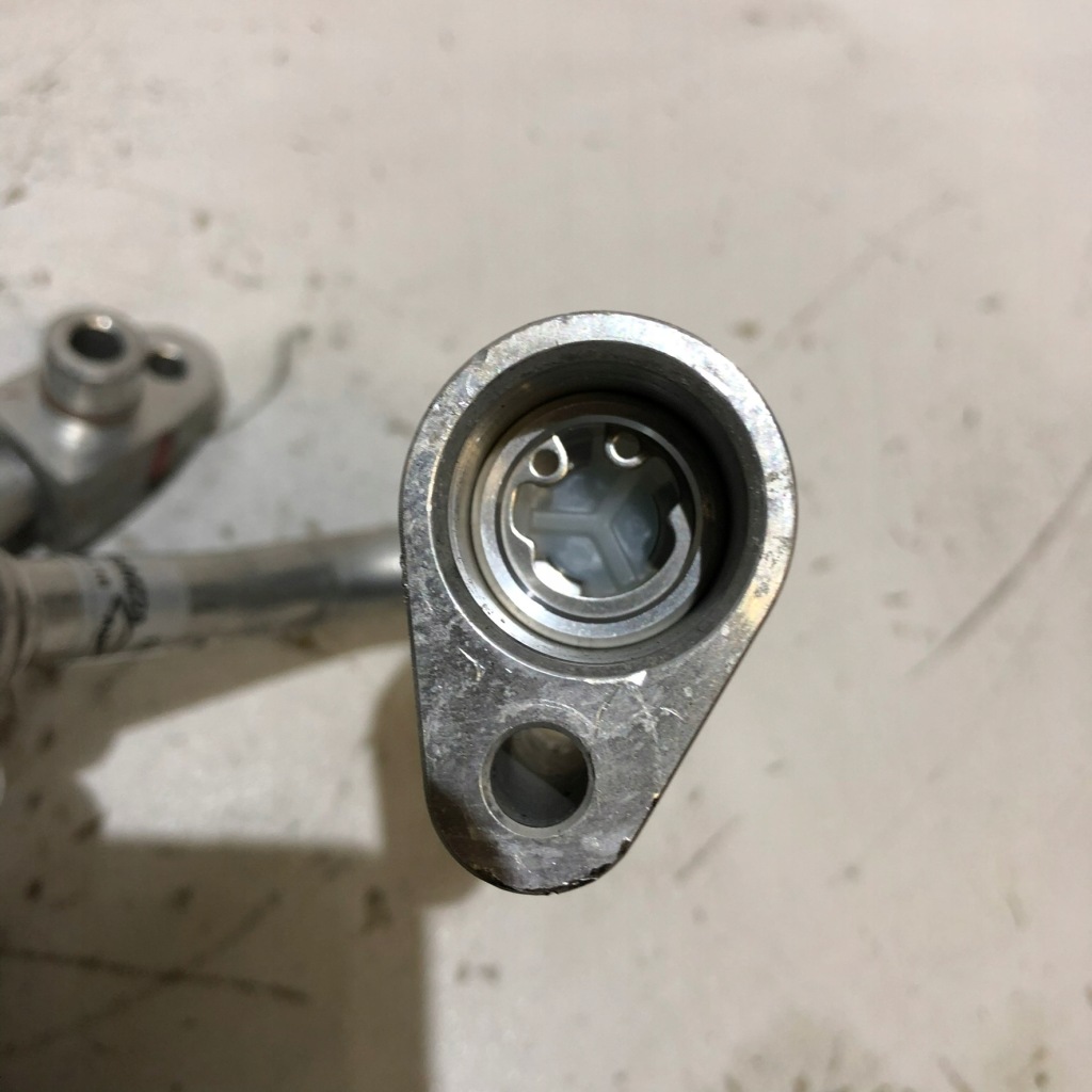 Купить Renault scenic v e-tech пабтрубок  924925mz1a 924885mz1a 4433101660 924925mz2a