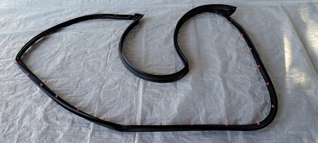 фото №1, Hyundai i30 прокладка дверь правая перед 82140g4000