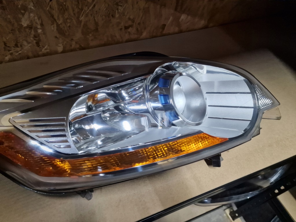 Лампа ксенон правая передняя ford kuga i 8v41-13d154-af Оригинал