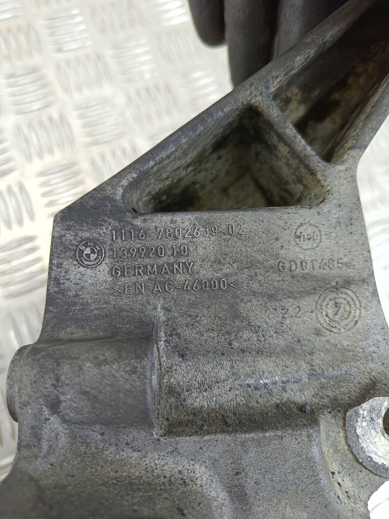 фото №7, Bmw 3 e90 e91 2007 кронштейн генератора