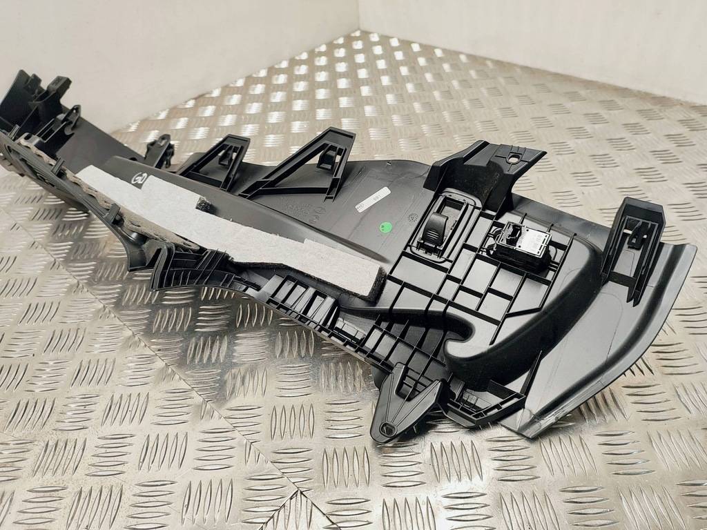 фото №9, Bmw 2 f46 2016 правая сторона кронштейн полка багажника