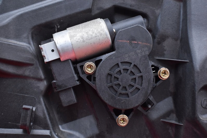 фото №6, Підйомник скло лівий перед eu bp4k-5997x mazda 3 1 i bk 03-06