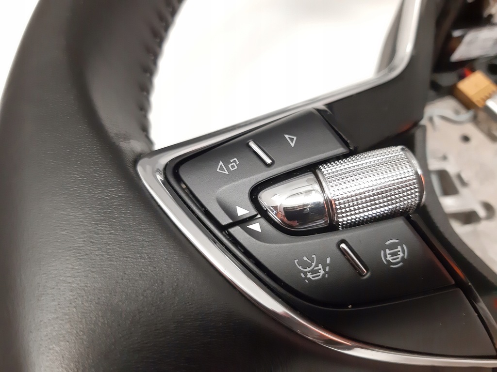 фото №12, Skoda kodiaq воздуховод кожа лепестки переключения 5e3959542f