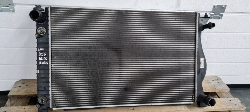 Купити A6 c6 рестайлінг  радіатор води 3.0 tfsi v6 4f0121251af