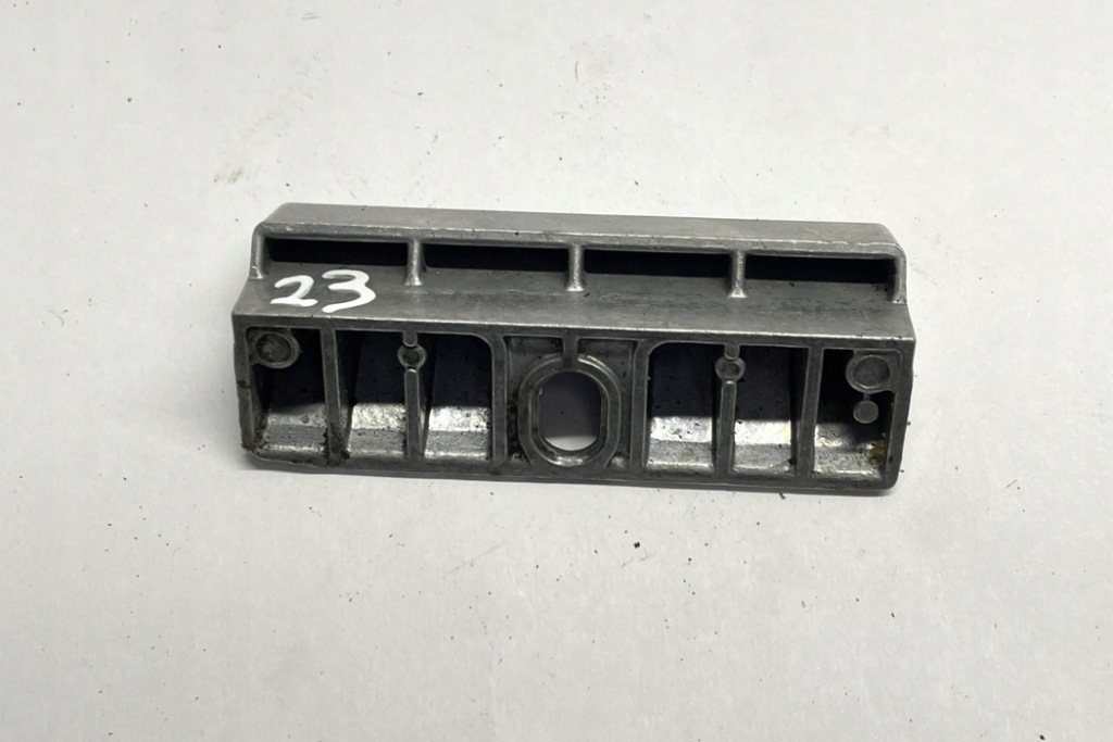 Держатель аккумулятор bmw x1 f48 9312294 2.0l дизель 140kw 2017 Цена