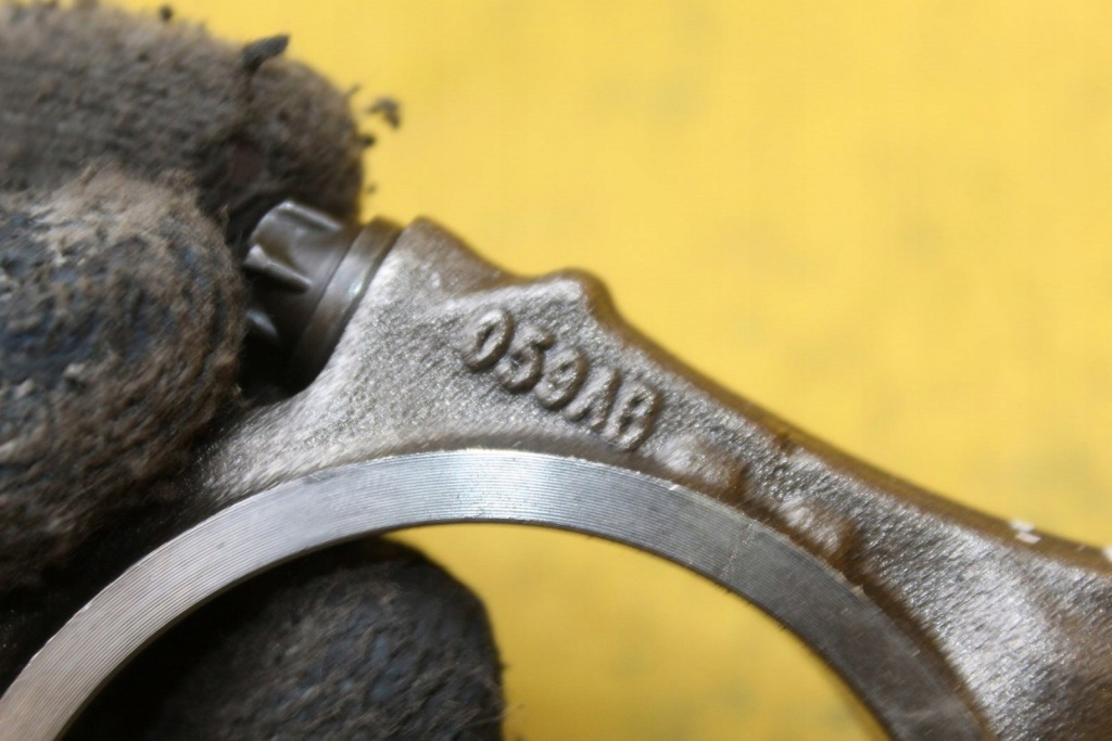 Шатун шату́н 059ab a4 b7 a6 c6 2.7 tdi bpp Оригінал