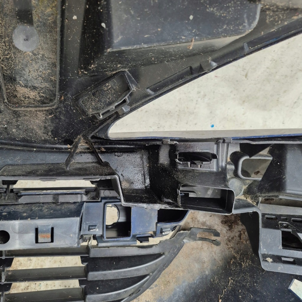 Peugeot 207 рестайлинг  09-12 бампер перед передний 9688071577 Цена