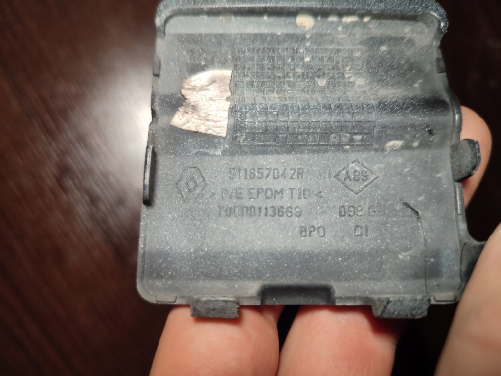 Заглушка фаркоп бампера задня renault clio 511657042r mag h Оригінал